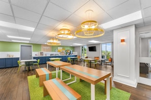 Free daily continental breakfast