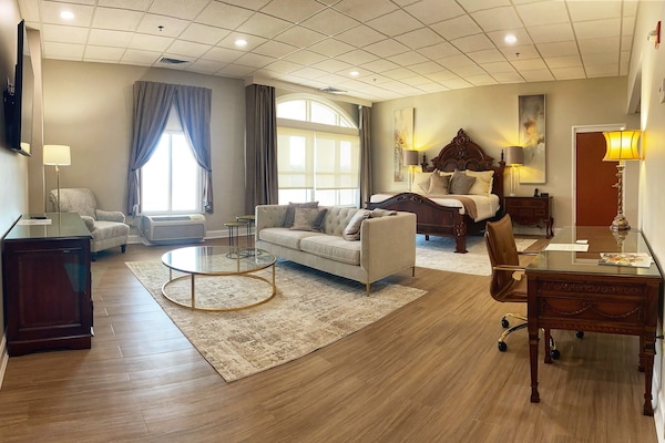 Studiosvit Executive - 1 kingsize-säng | Sängtillbehör av högsta kvalitet, bäddmadrasser och skrivbord