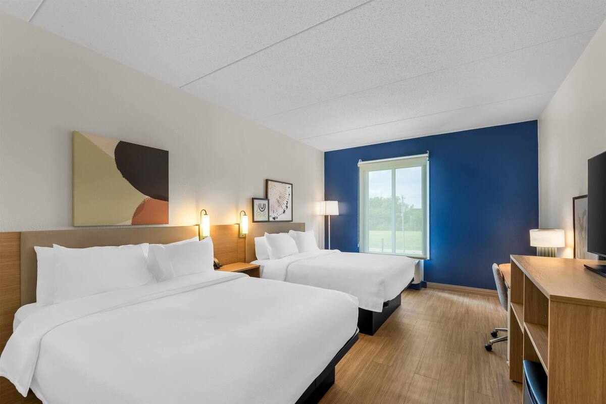 Ropa de cama de alta calidad, camas con pillow-top y escritorio 