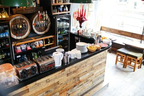 Daily buffet breakfast for a fee - St. Christopher's Inn Edinburgh - Hostel (Edinburgh)
