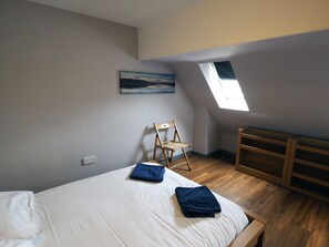Basic Double Room, Ensuite | Iron/ironing board, free WiFi, bed sheets