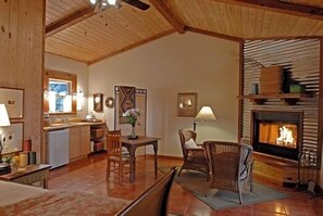 Living room - Stony Ridge Ranch Retreat (Tarpley)
