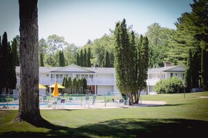 季节性开放的室外游泳池