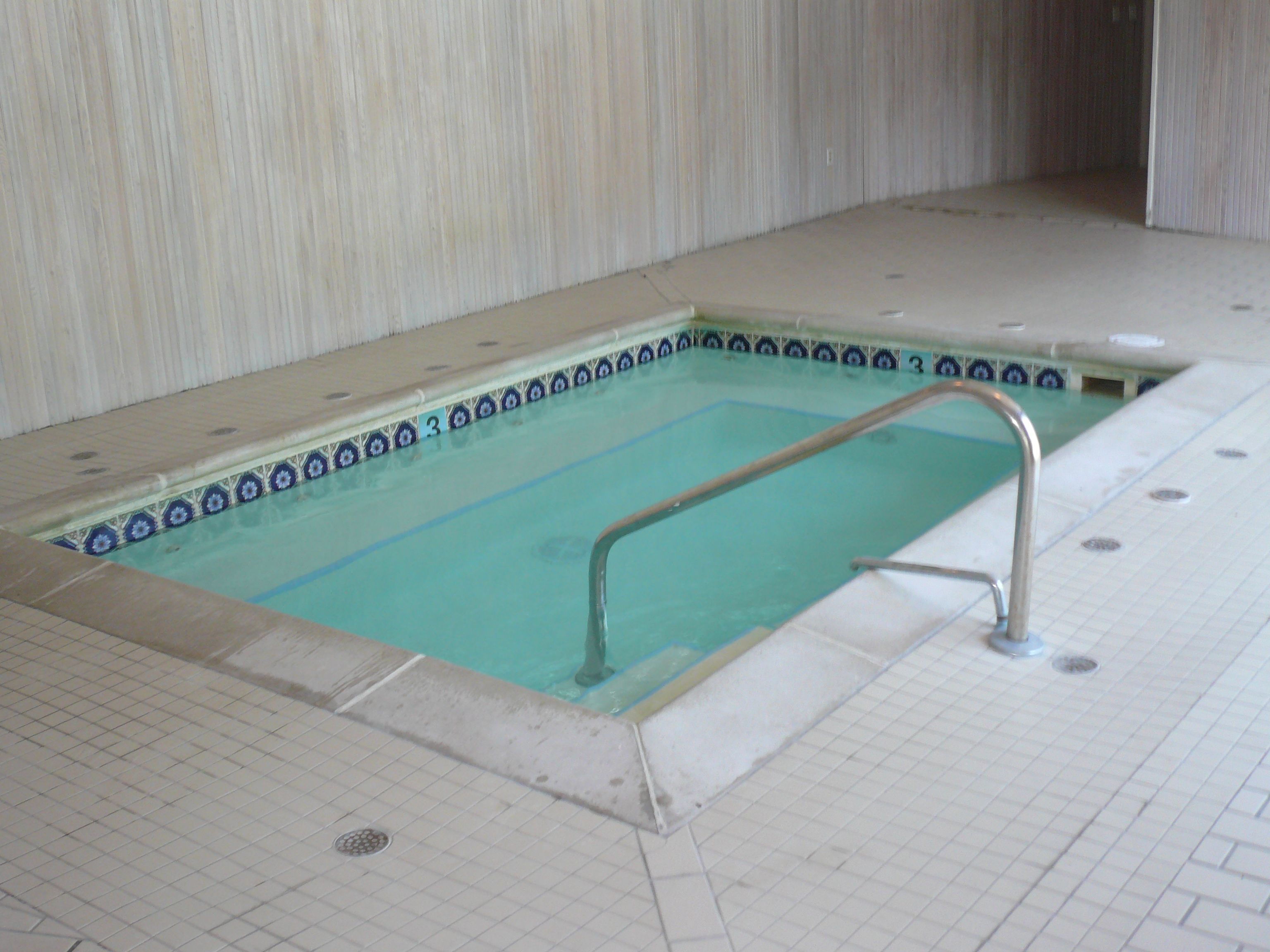 indoor spa tub