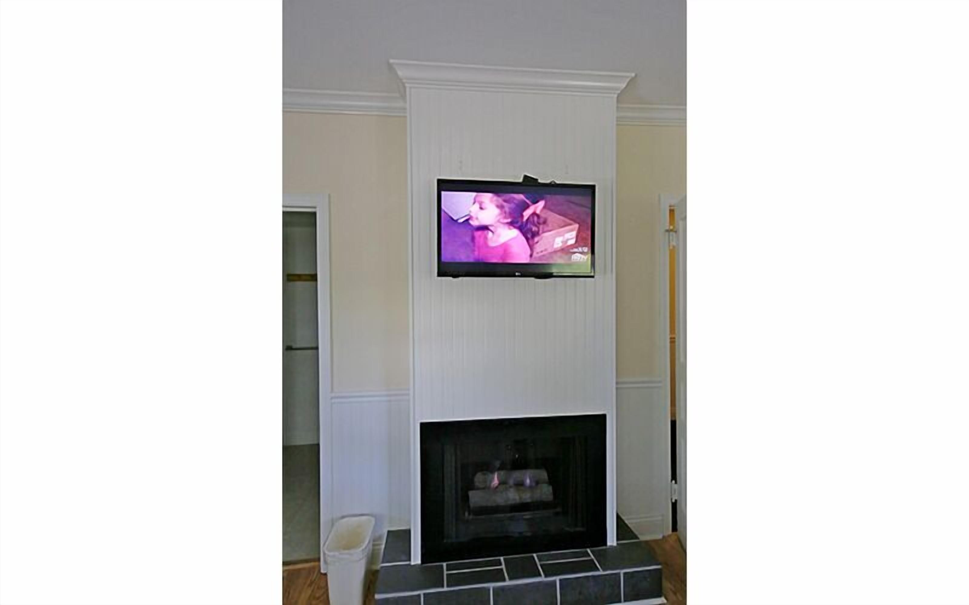 standard room, 1 king bed, fireplace | room amenity