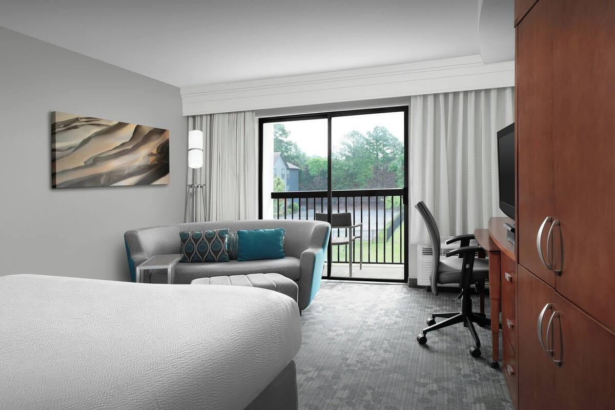 premium bedding, individually furnished, desk, laptop workspace