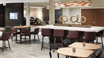 Desayuno a la carta todos los días (con cargo)