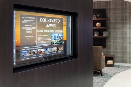 Lobby. Courtyard by Marriott Hattiesburg