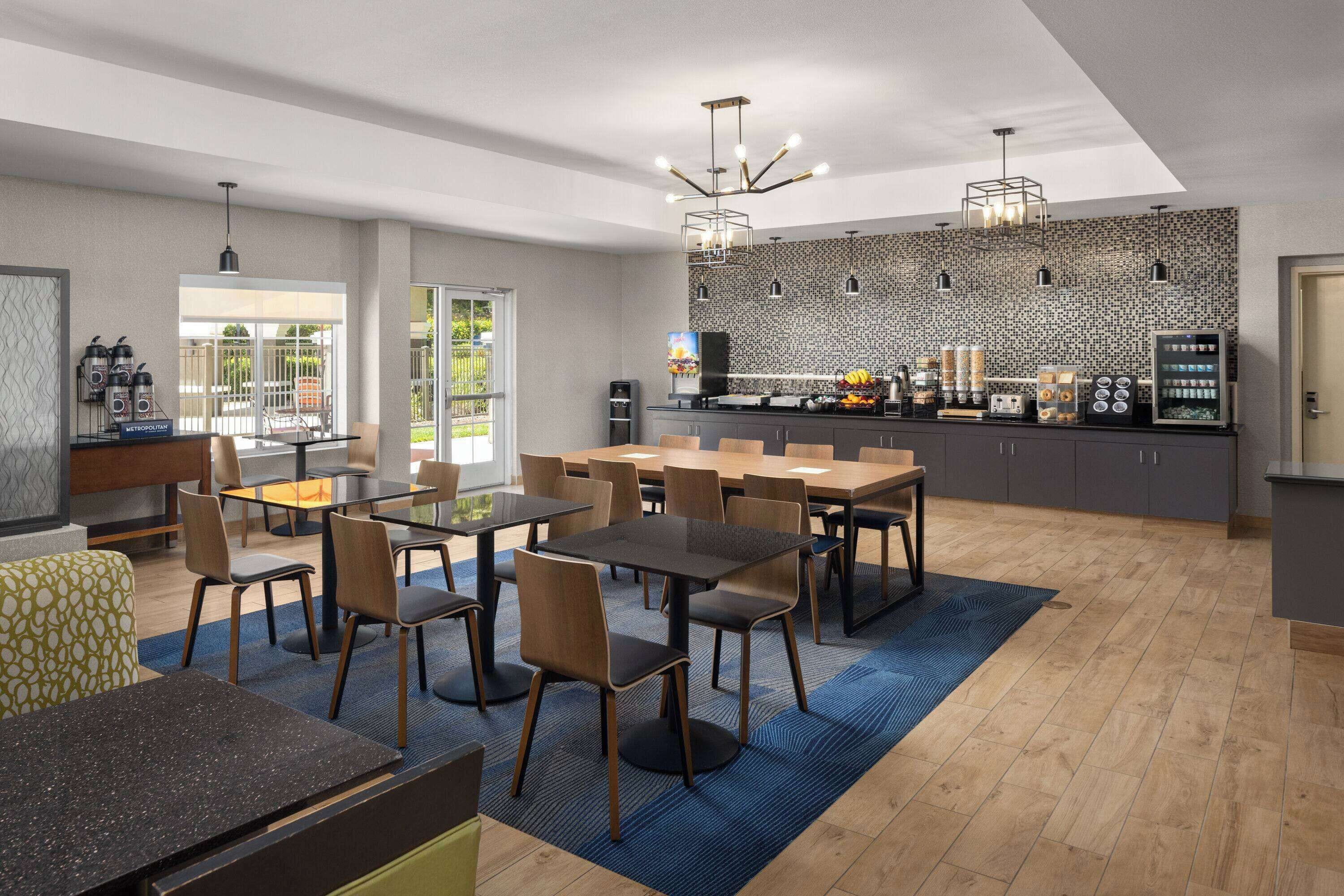 free daily full breakfast