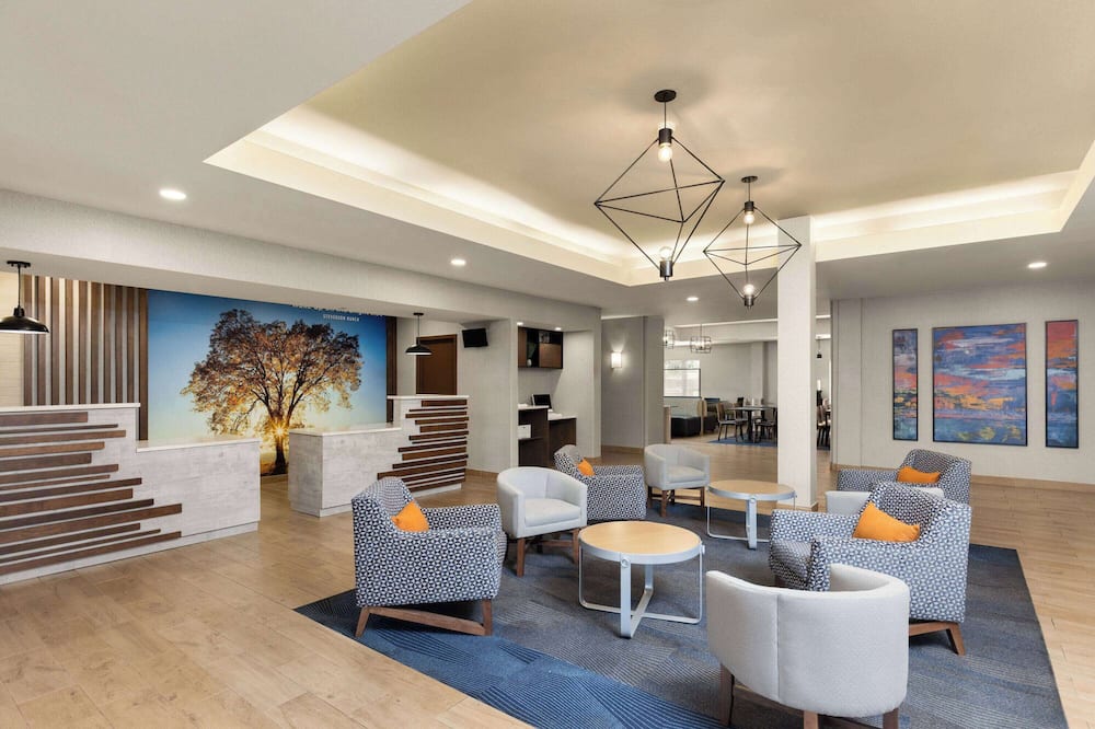 La Quinta Inn & Suites by Wyndham Santa Clarita - Valencia