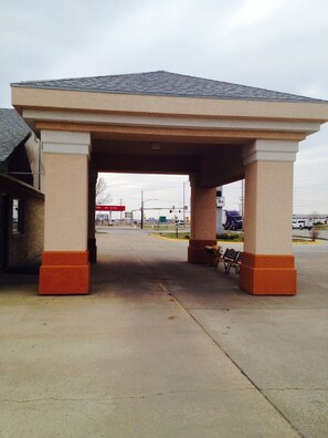 Vista frontal de la propiedad