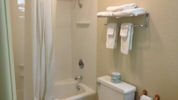 Combined shower/bathtub, hair dryer, towels