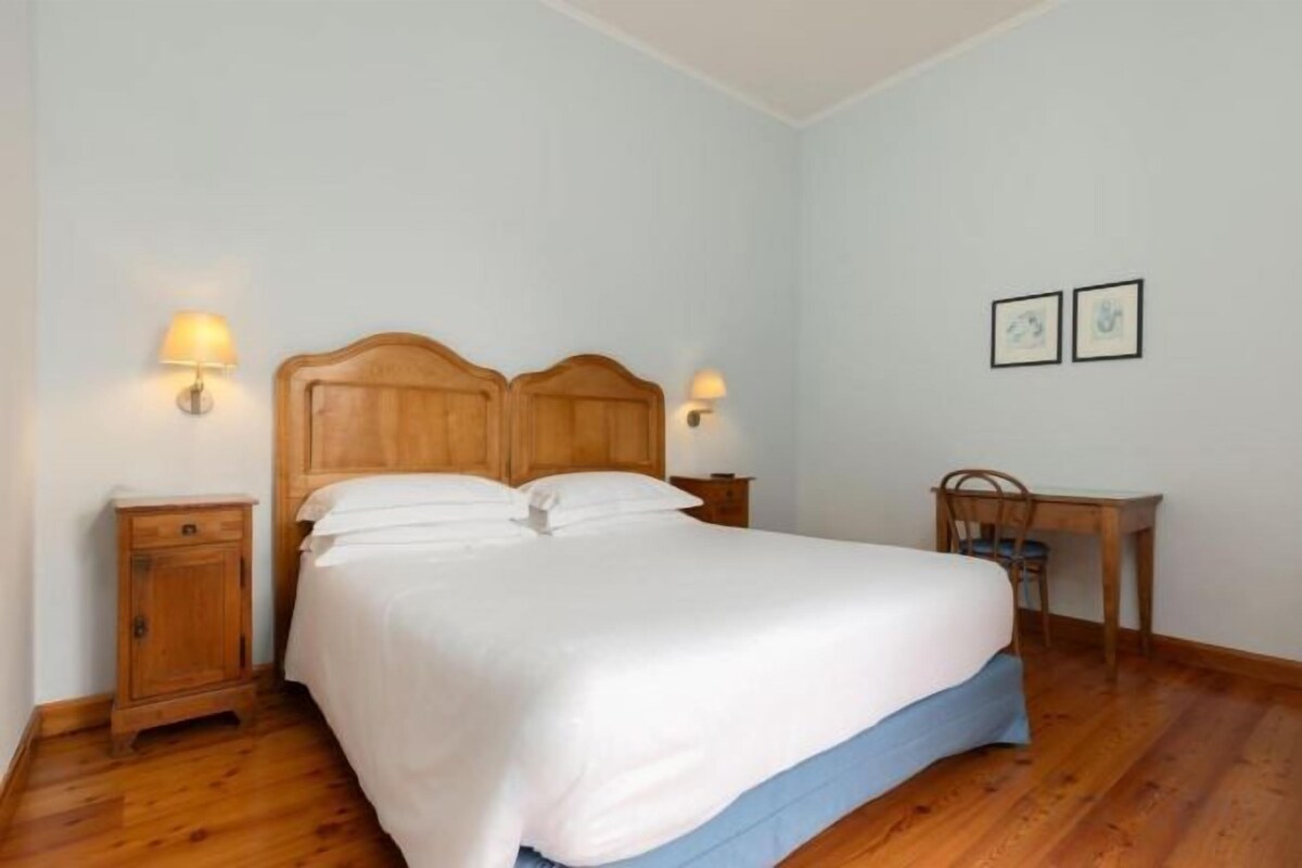 Egyptian cotton sheets, premium bedding, down duvets, minibar