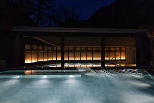 Couples treatment rooms, sauna, hot tub, steam room, hot springs