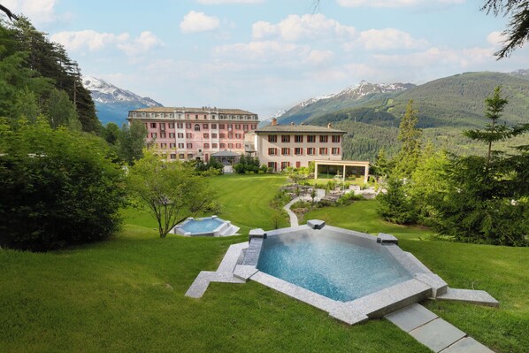 Couples treatment room(s), sauna, hot tub, steam room