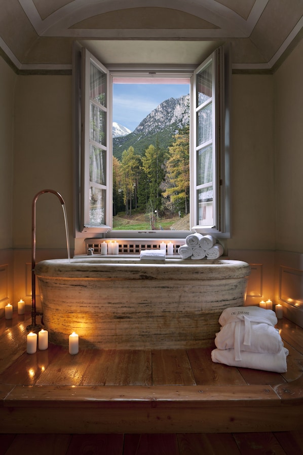 Deep soaking bathtub - QC Grand Hotel Bagni Nuovi Bormio (Valdidentro)