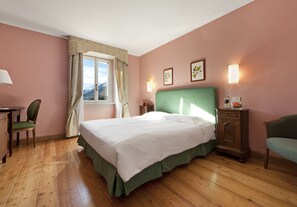 Egyptian cotton sheets, premium bedding, down duvets, minibar