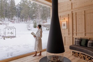 Couples treatment rooms, sauna, hot tub, steam room, hot springs