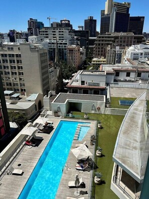Outdoor pool - Apartments at Mandela Rhodes Place (Cape Town)