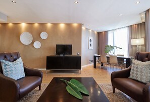 Executive Room | Living area | 32-inch flat-screen TV with satellite channels, TV - Mandela Rhodes Place Hotel (Cape Town)