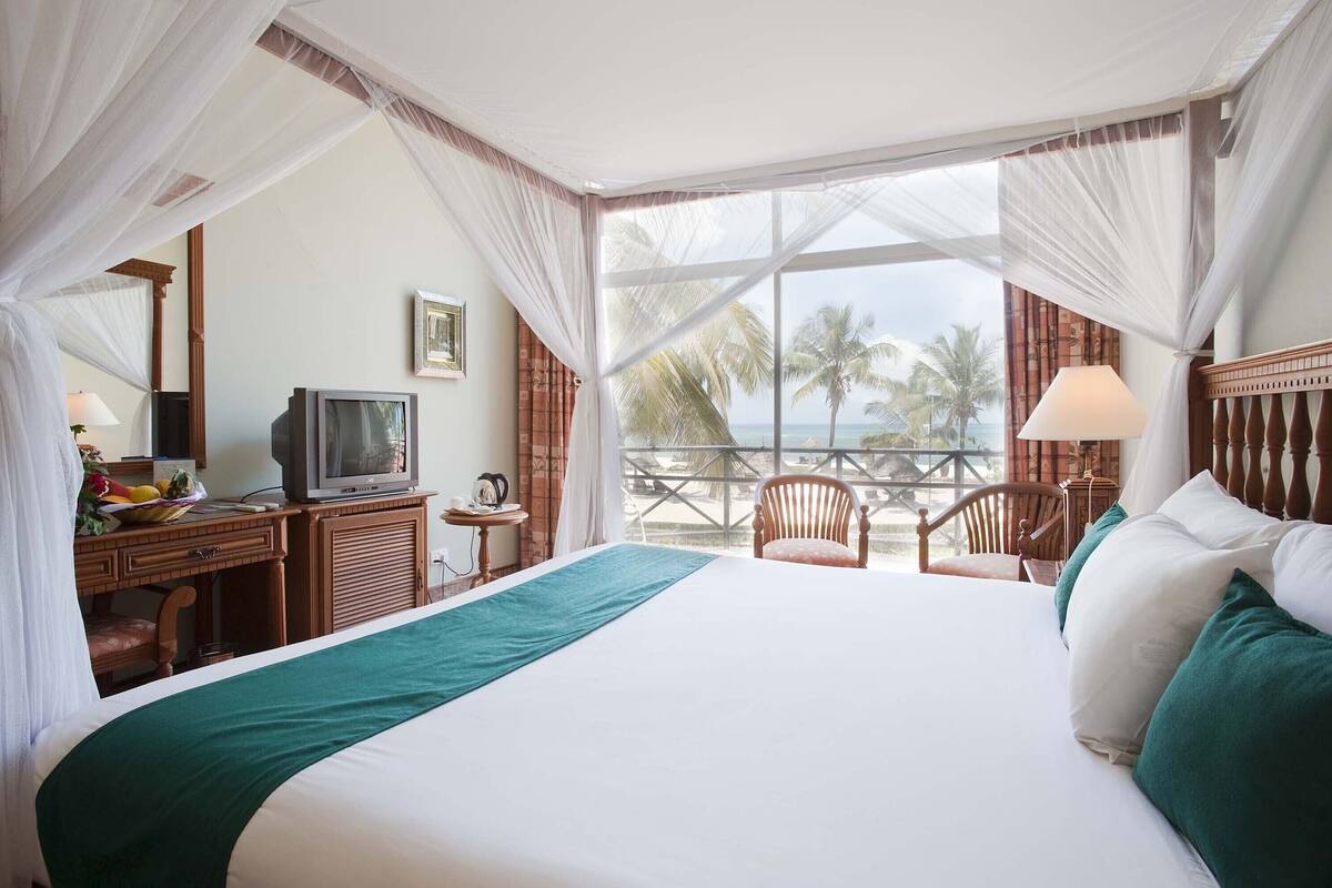 Minibar, in-room safe, rollaway beds, free WiFi
