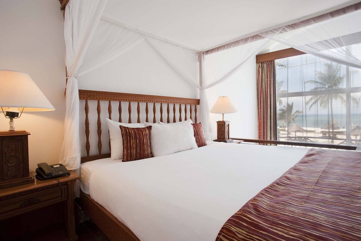 Minibar, in-room safe, rollaway beds, free WiFi