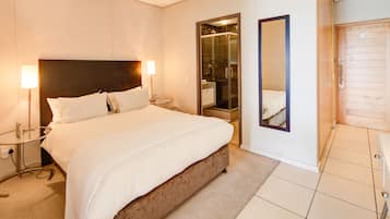 Studio, 1 Double Bed | In-room safe, iron/ironing board, cribs/infant beds, free WiFi