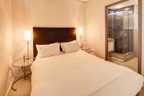 Studio, 1 Double Bed | In-room safe, iron/ironing board, cots/infant beds, free WiFi - Harbouredge Apartments (Cape Town)