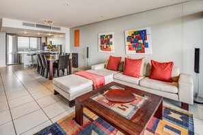 スタンダード アパートメント 2 ベッドルーム | リビング エリア | 薄型テレビ、DVD プレーヤー