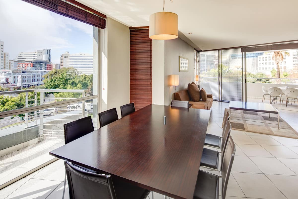 Superior Apartment, 2 Bedrooms | In-room dining