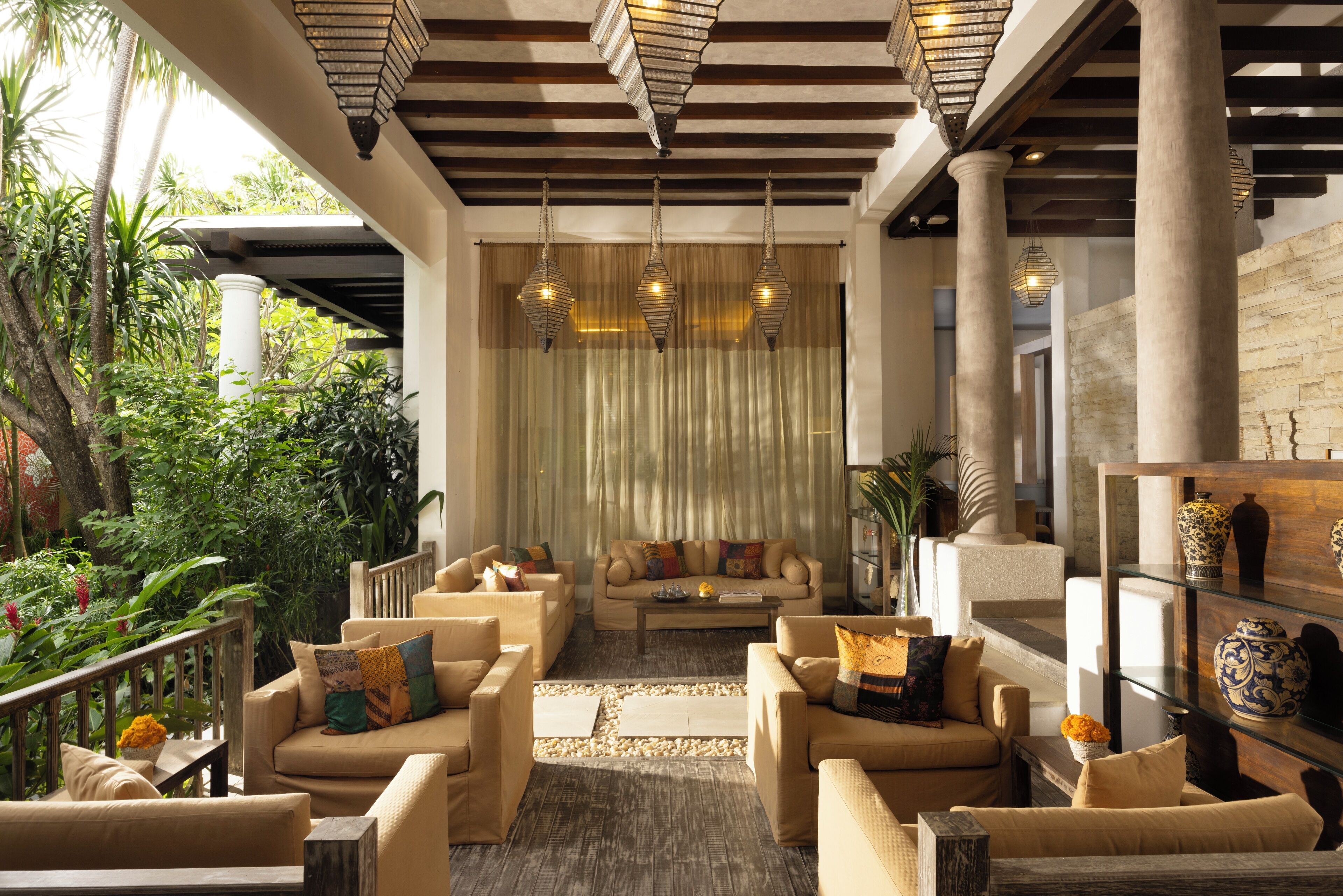 Couples treatment room(s), hot tub, aromatherapy, hot stone massages