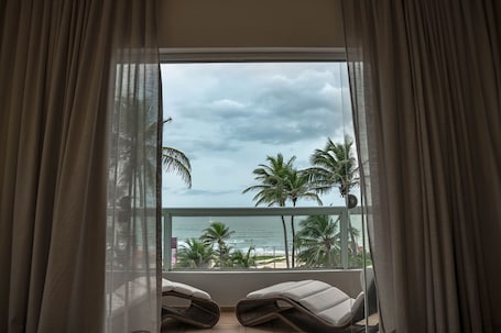 Presidential Studio Suite | Minibar, desk, free WiFi, bed sheets. Blue Tree Premium São Luís
