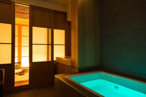 Couples treatment room(s), sauna, steam room, body treatments