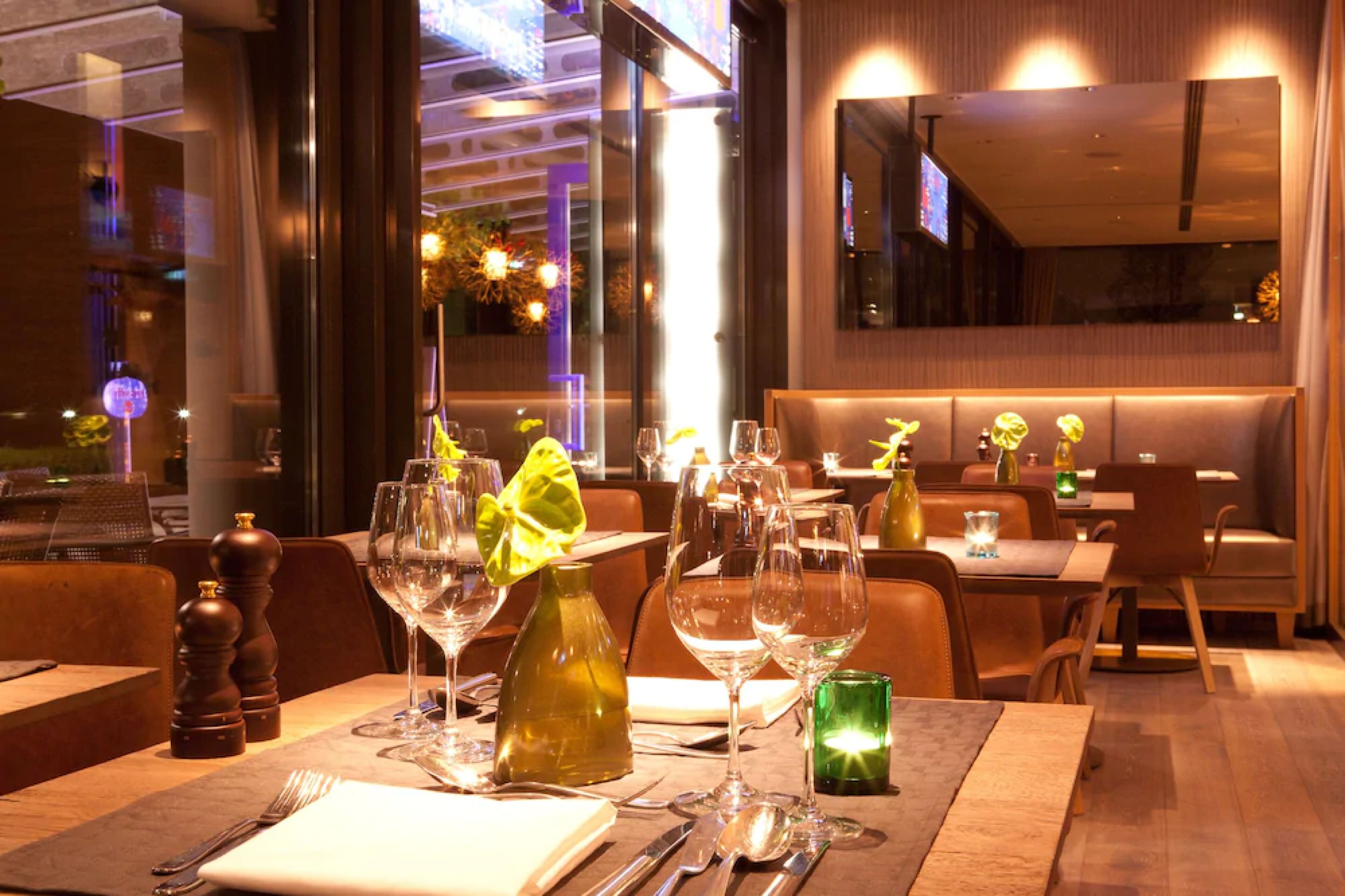 breakfast, lunch, dinner served; international cuisine, sea views