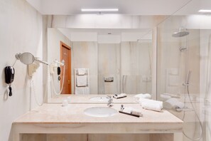 Hair dryer, towels - Opera Plaza (Cluj-Napoca)