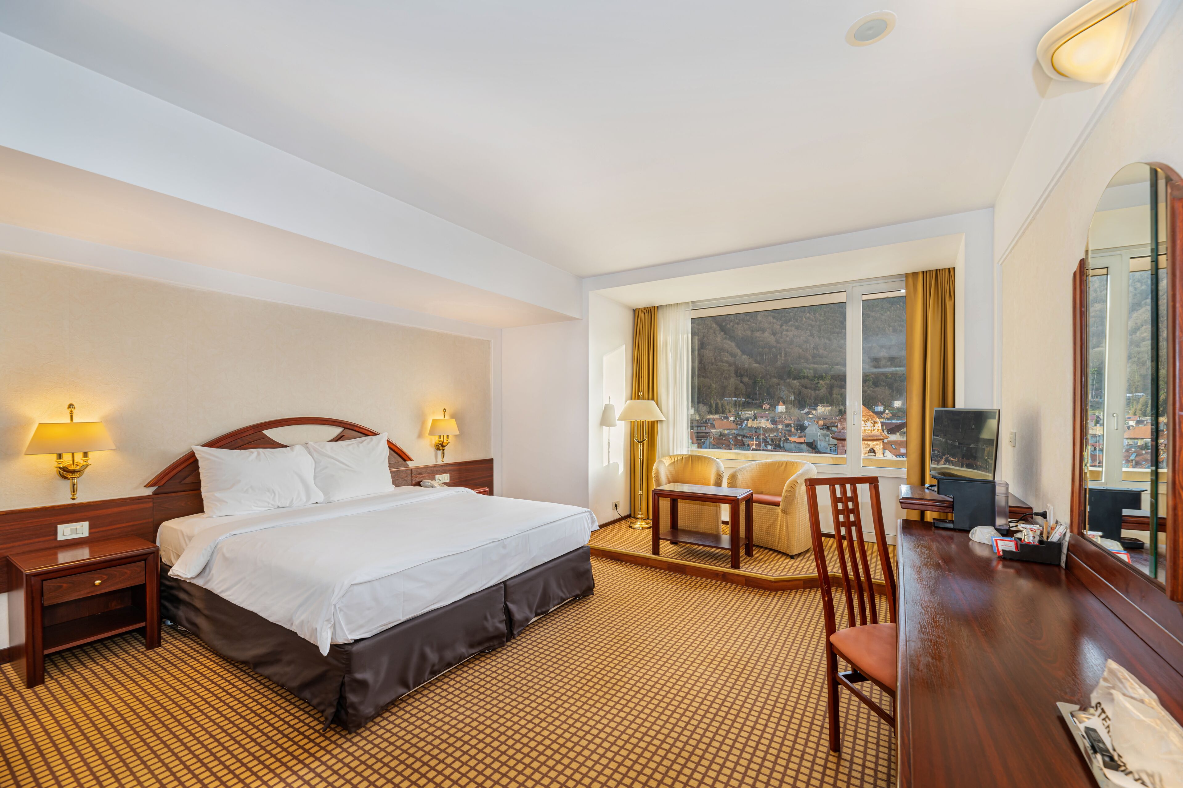 Executive King Room with SPA access | 迷你吧、房內夾萬、書桌、隔音