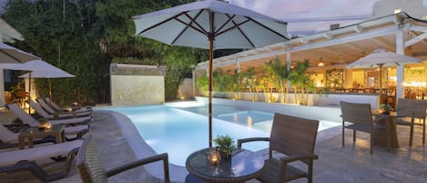 3 outdoor pools, pool umbrellas, pool loungers