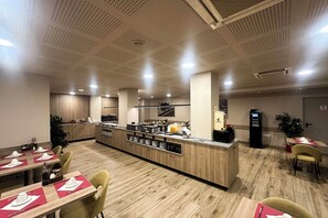 Desayuno buffet todos los días (con cargo) 