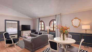 Een minibar, een kluis op de kamer, individueel gedecoreerd