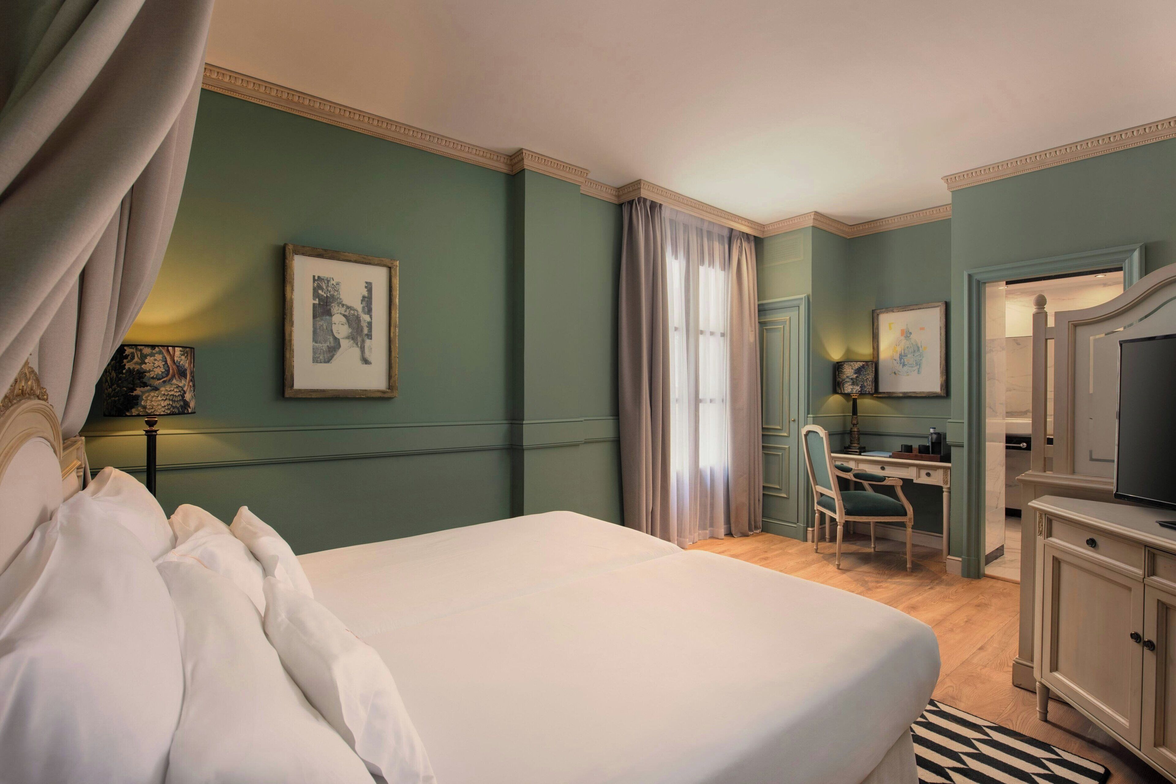 Room, 2 Single Beds | Minibar, in-room safe, individually decorated, individually furnished