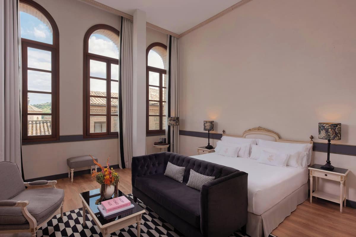 minibar, in-room safe, individually decorated, individually furnished