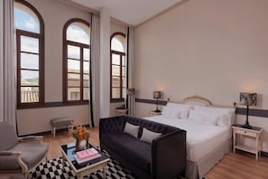 Minibar, coffres-forts dans les chambres, décoration personnalisée