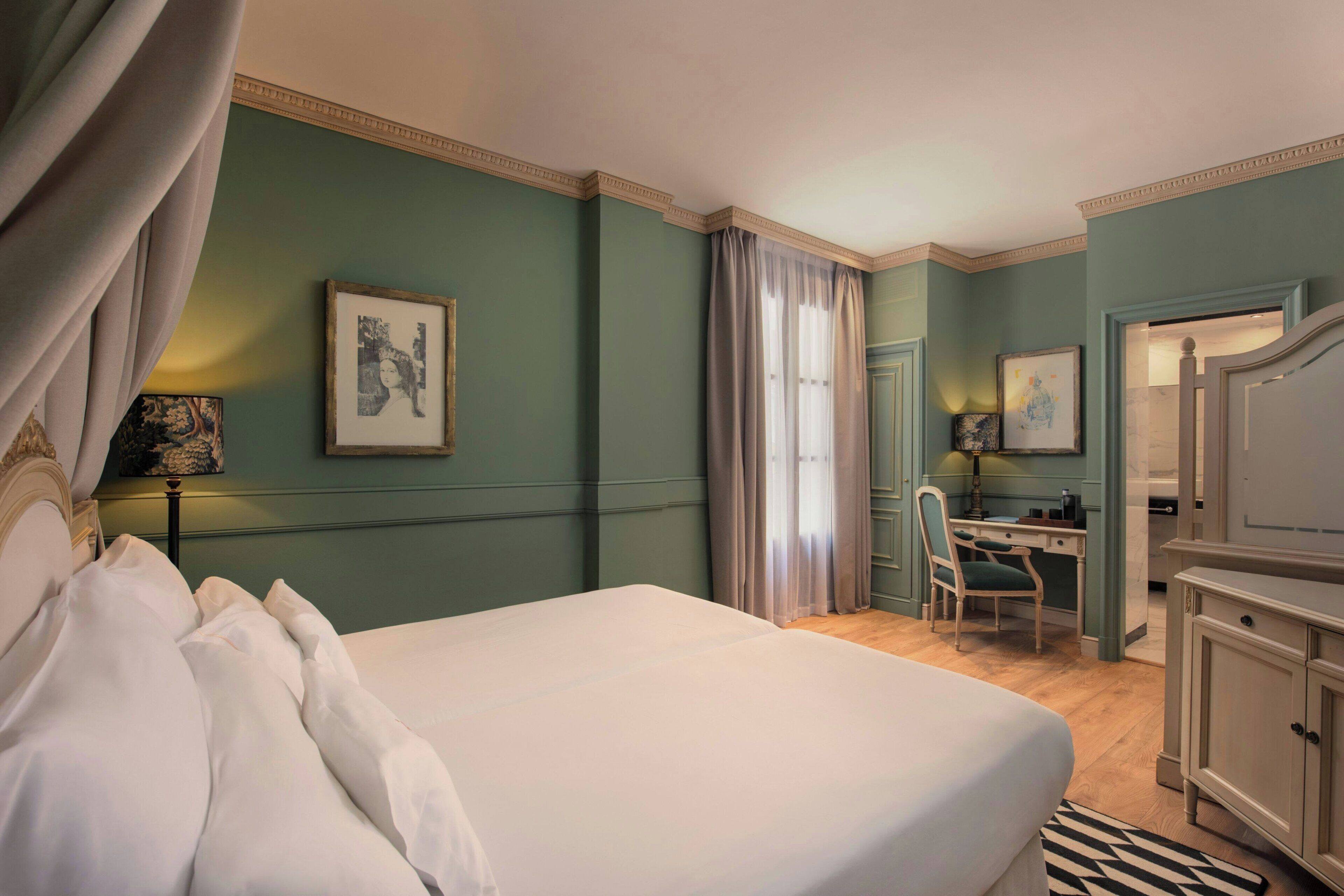 room, 2 single beds, non smoking | minibar, in-room safe, individually decorated, individually furnished