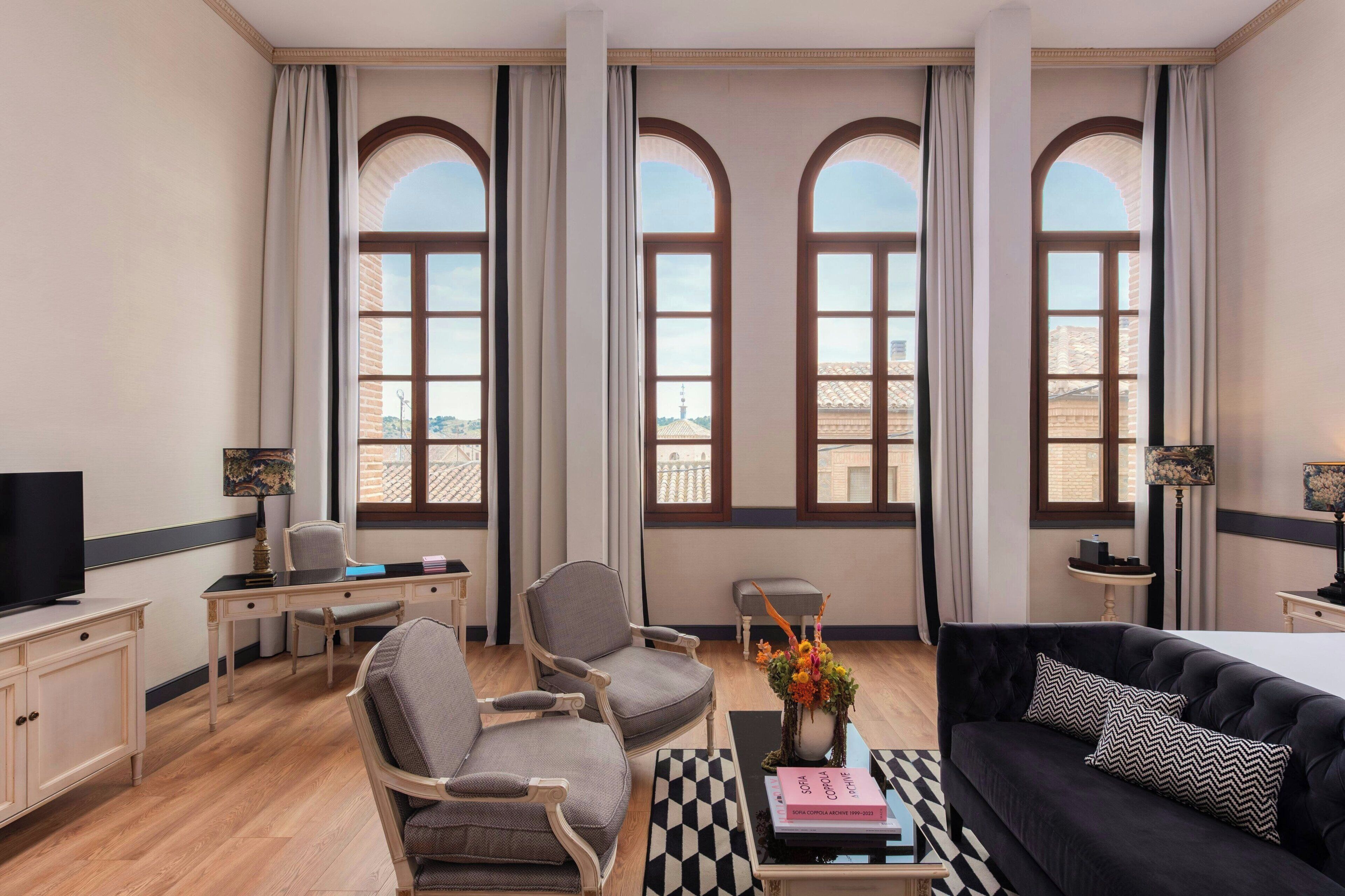 Minibar, Zimmersafe, individuell dekoriert, individuell eingerichtet