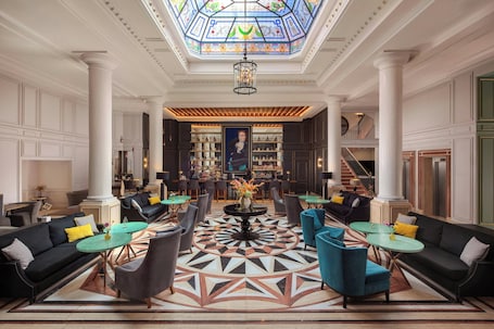 Lobby lounge. Eugenia de Montijo, Autograph Collection