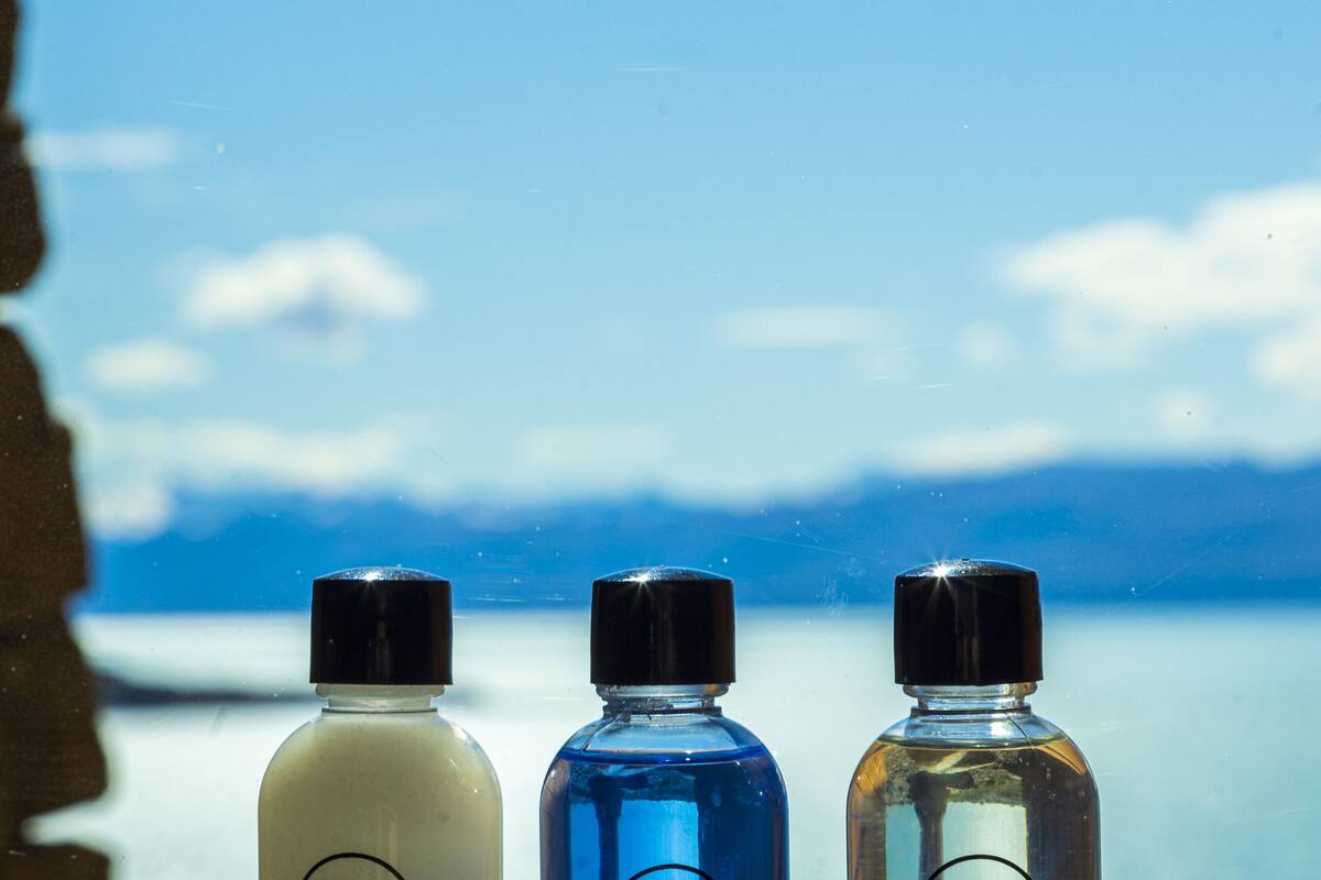 combined shower/bathtub, jetted bath, hydromassage showerhead