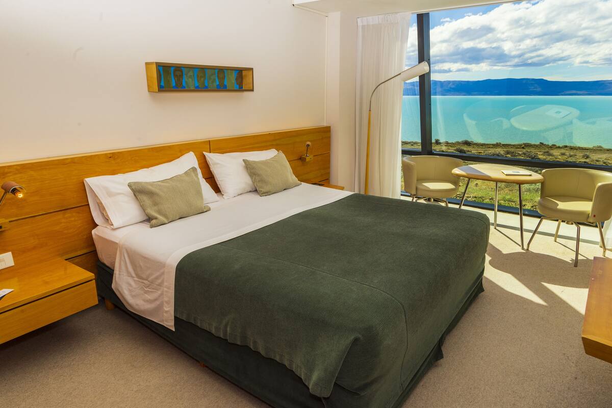 Studio | Premium bedding, down comforters, minibar, in-room safe