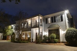 Exterior detail - Morehead Inn (Charlotte)