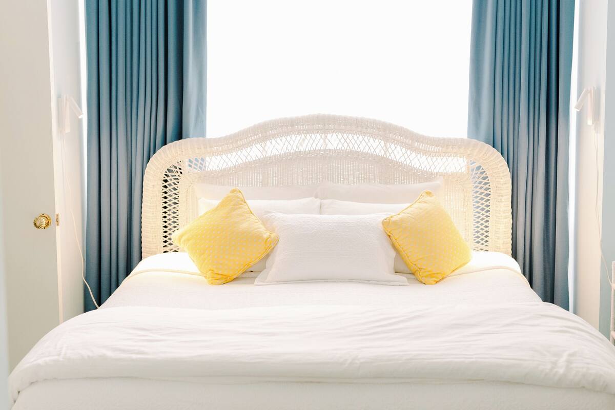 ห้องพัก, ห้องน้ำส่วนตัว (Solarium) | เครื่องนอนระดับพรีเมียม, เตารีด/โต๊ะรีดผ้า, เตียงเสริม/เปล, Wi-Fi ฟรี