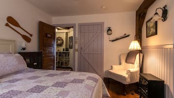 Romantic Double Room, Private Bathroom (Boats & Paddles)